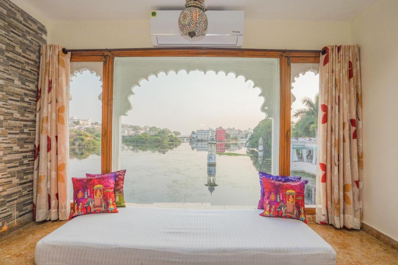 Natural Lake View Hotel Udaipur Exterior photo