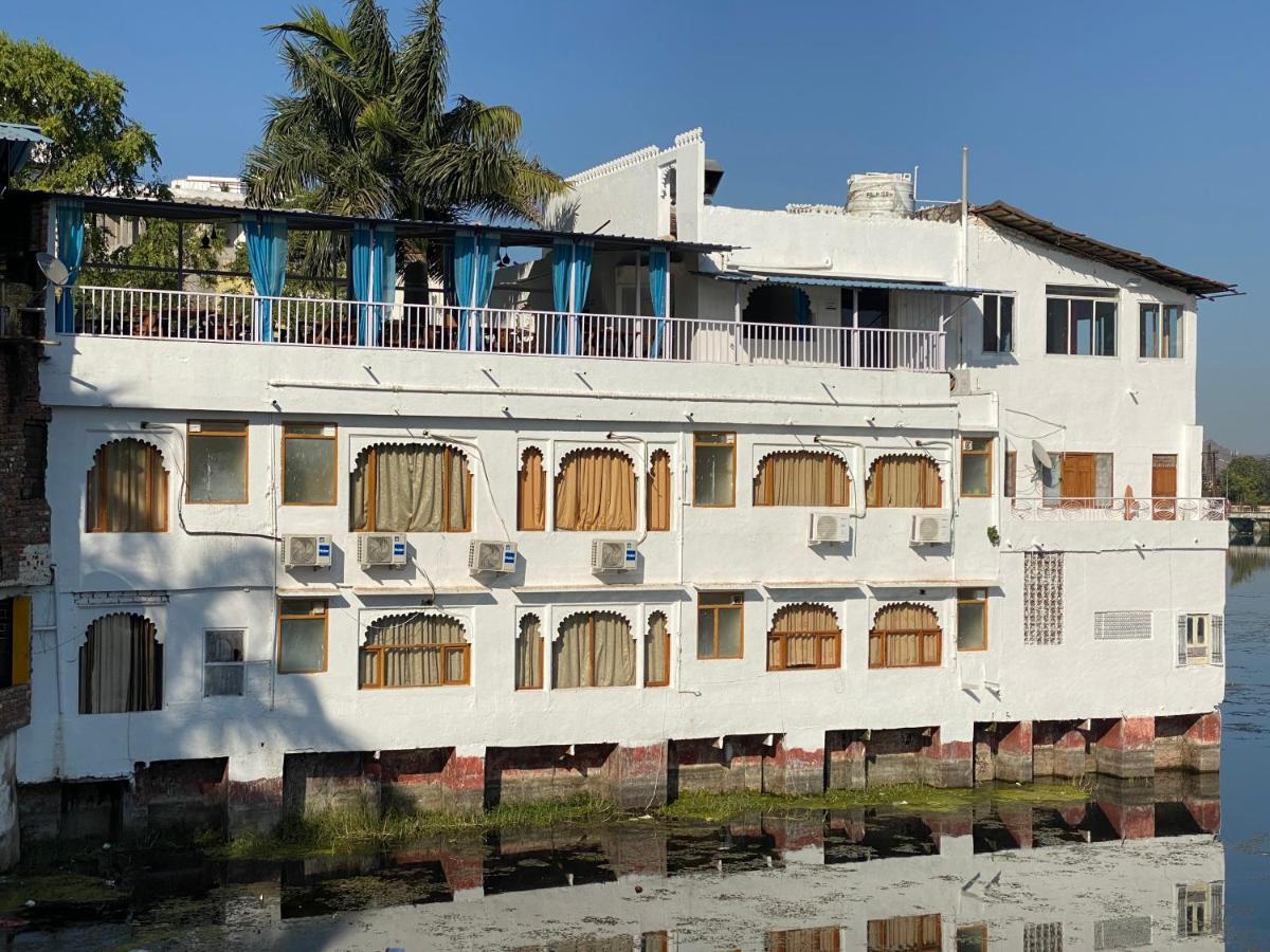 Natural Lake View Hotel Udaipur Exterior photo