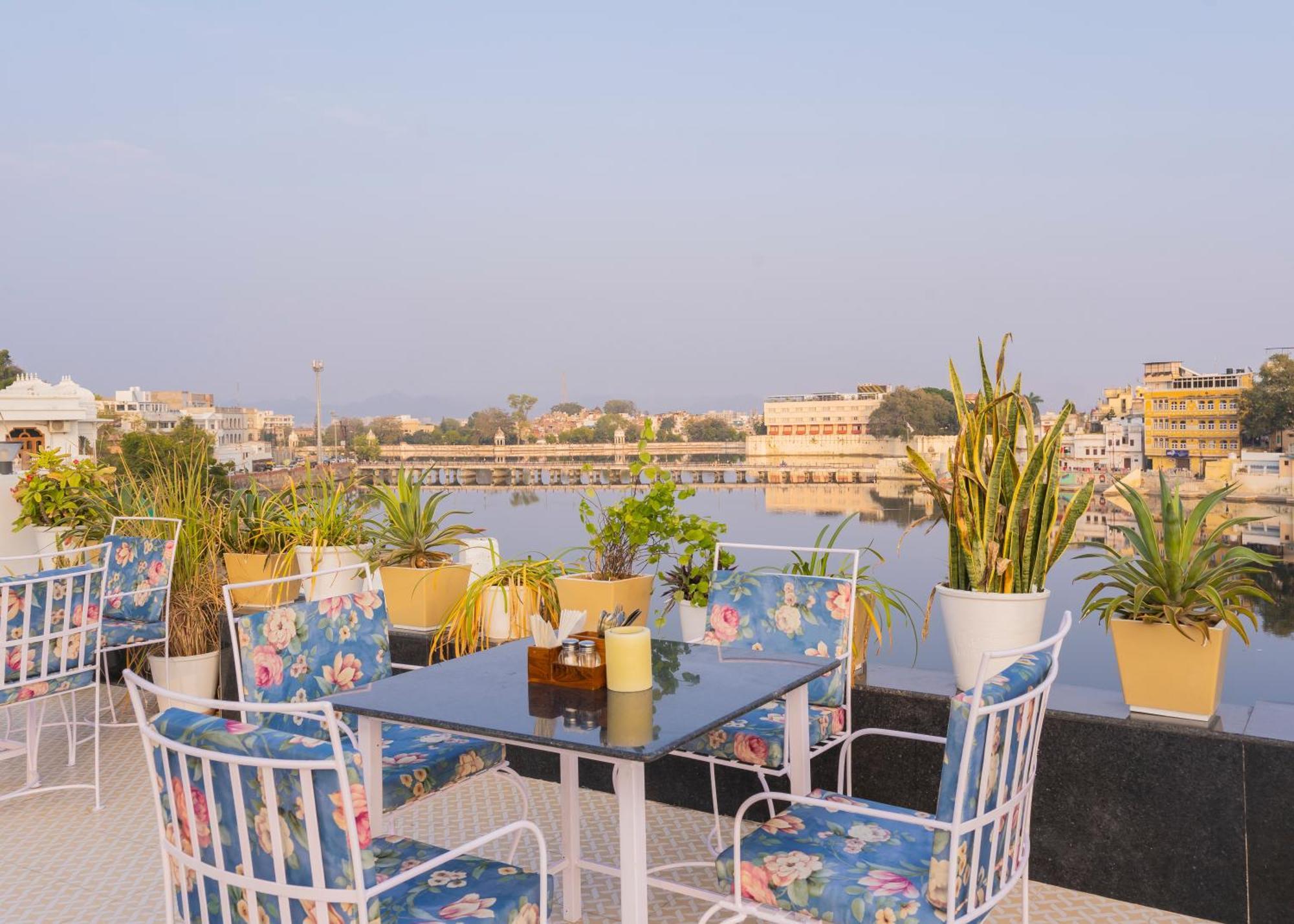 Natural Lake View Hotel Udaipur Exterior photo