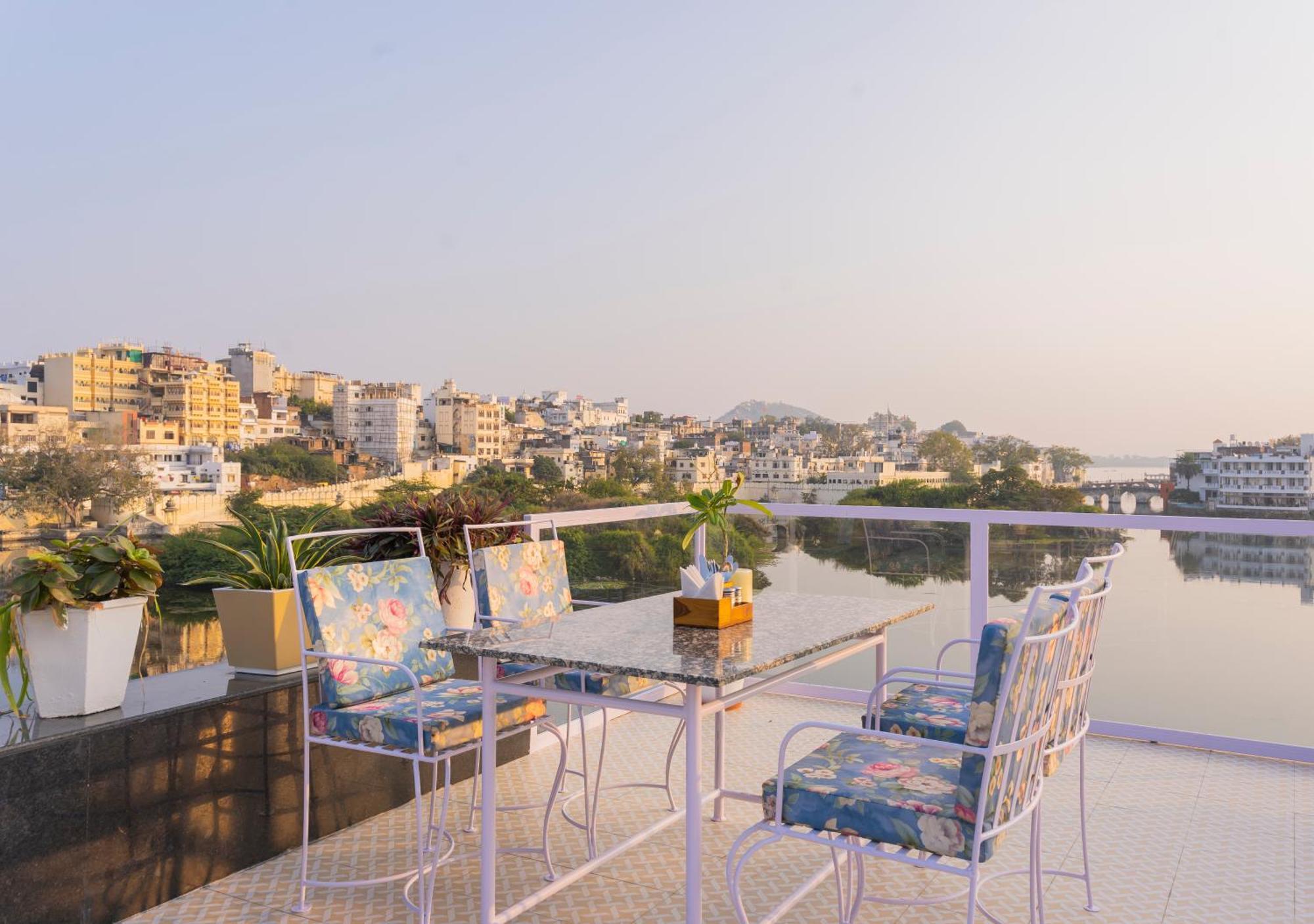 Natural Lake View Hotel Udaipur Exterior photo