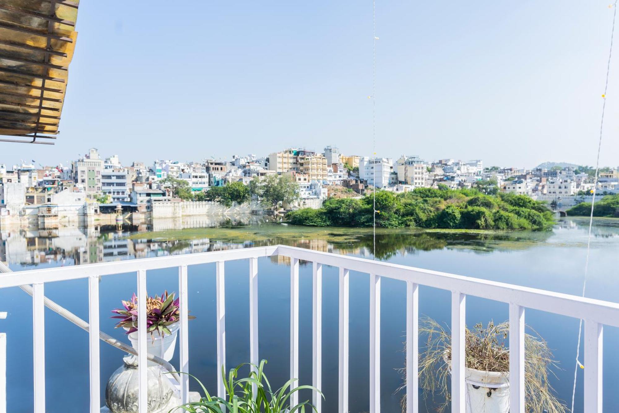 Natural Lake View Hotel Udaipur Exterior photo