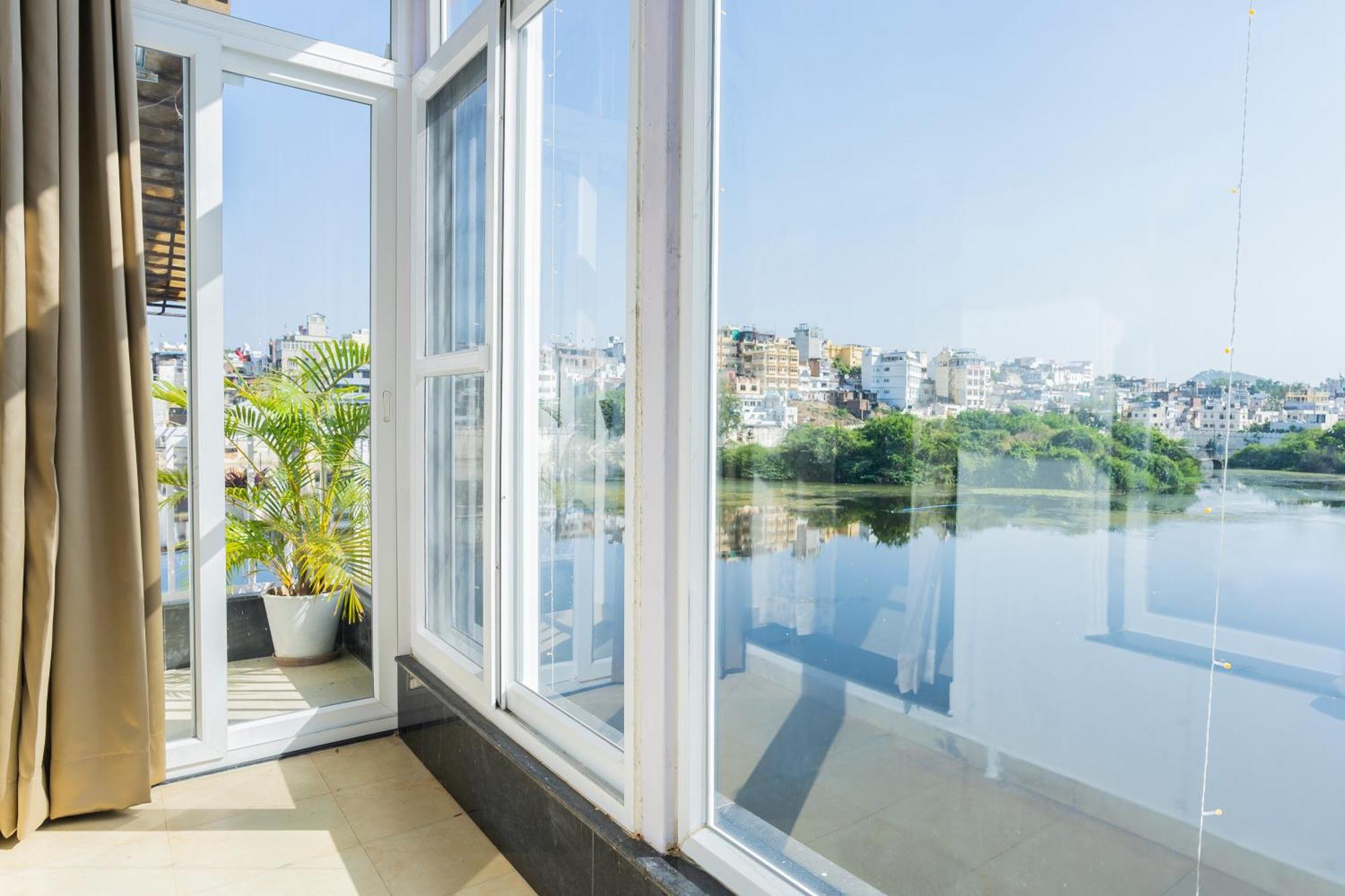Natural Lake View Hotel Udaipur Exterior photo