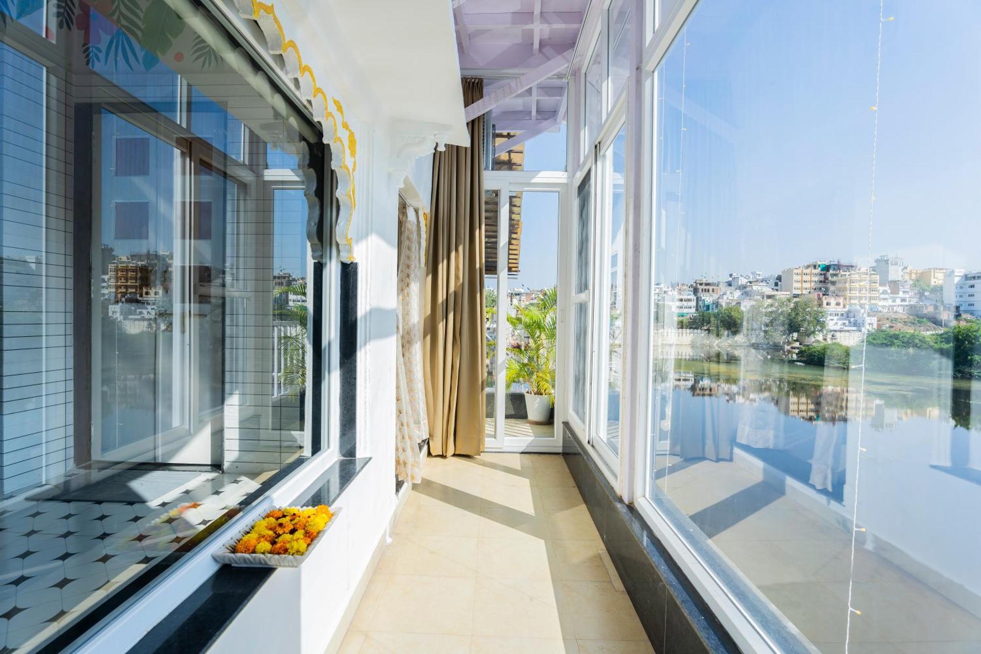 Natural Lake View Hotel Udaipur Exterior photo