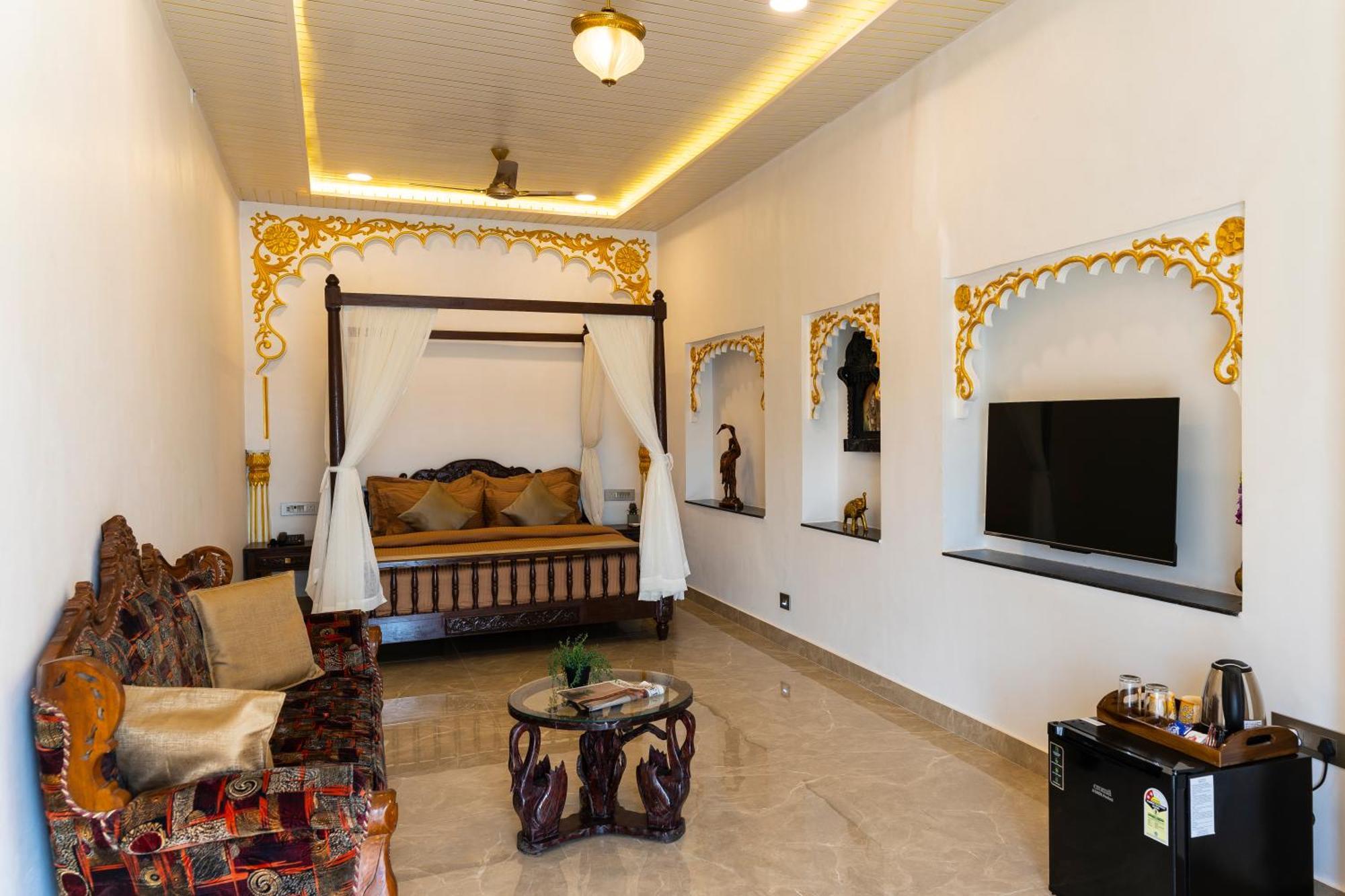 Natural Lake View Hotel Udaipur Exterior photo