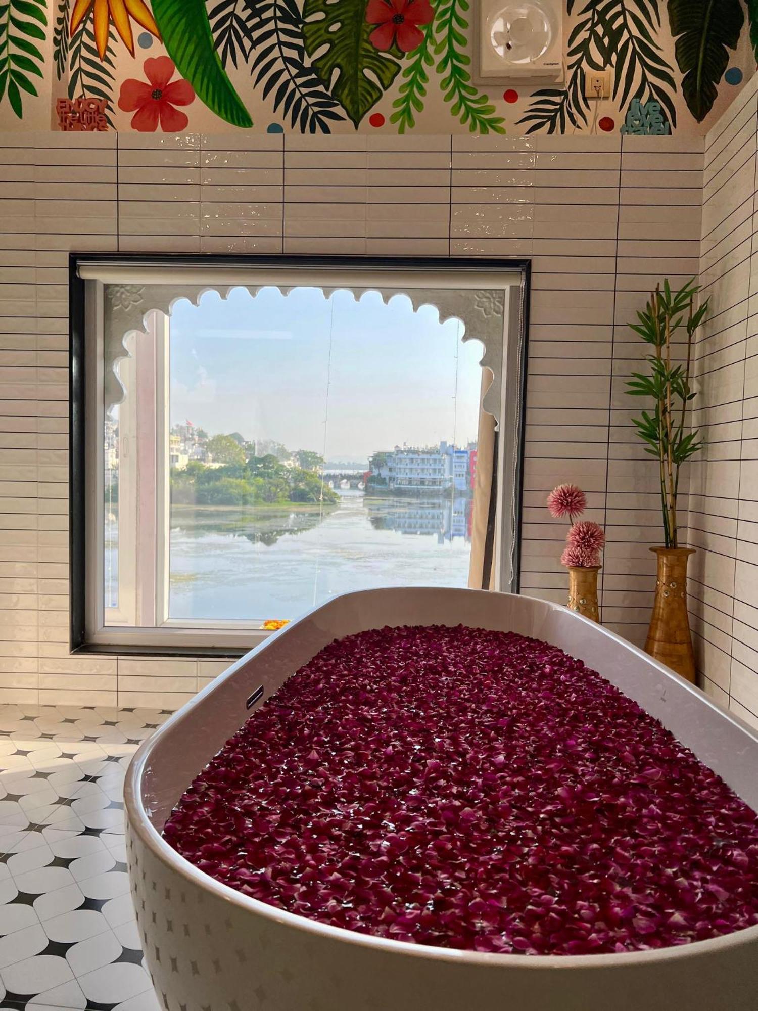 Natural Lake View Hotel Udaipur Exterior photo