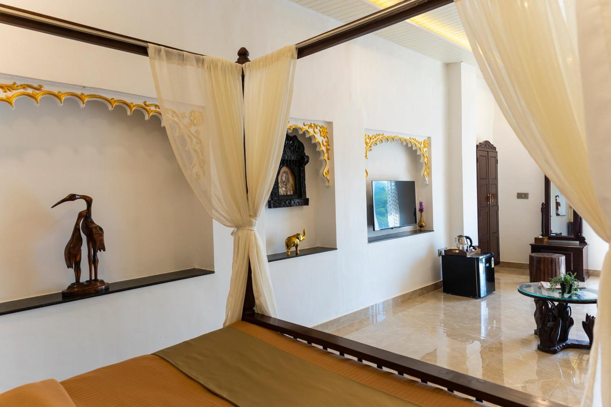 Natural Lake View Hotel Udaipur Exterior photo
